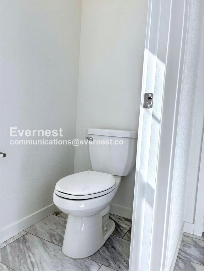 Building Photo - 740 Columbia St