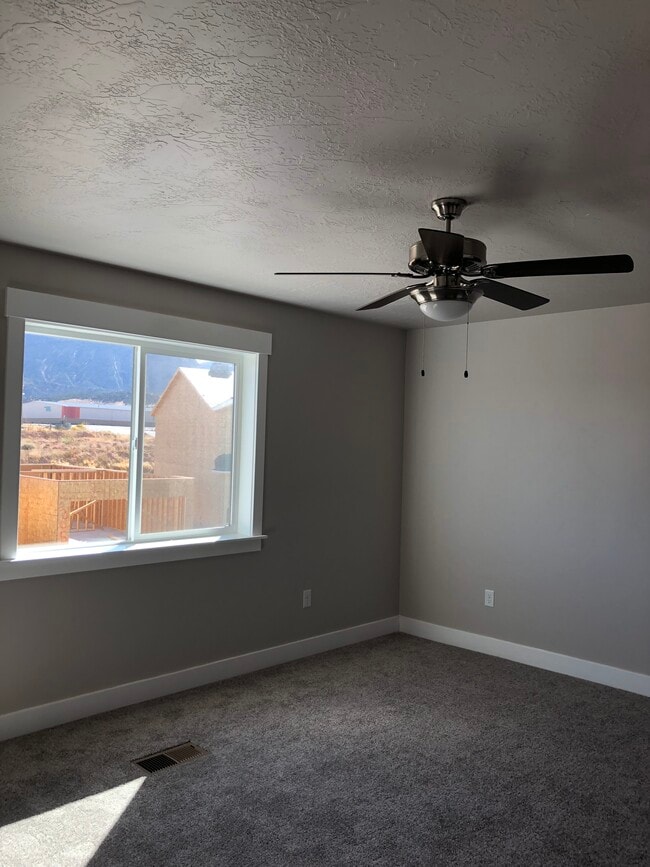 Building Photo - 3059 N 275 E