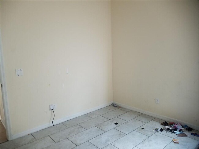 Building Photo - Move in Ready Home in Great Location