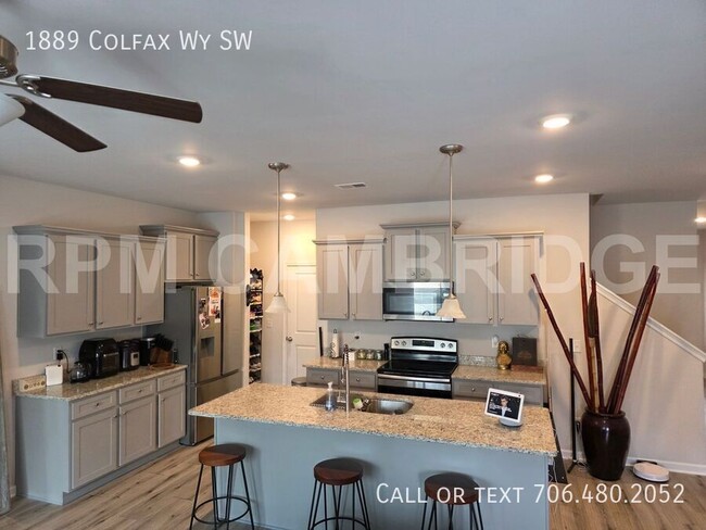 Building Photo - For Rent: Stunning 3-Bed, 3-Bath Townhome ...