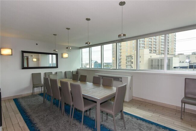 Building Photo - 300 Bowie St