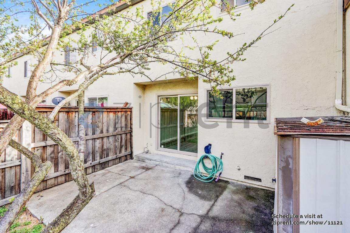 Building Photo - 1805 Primavera Dr