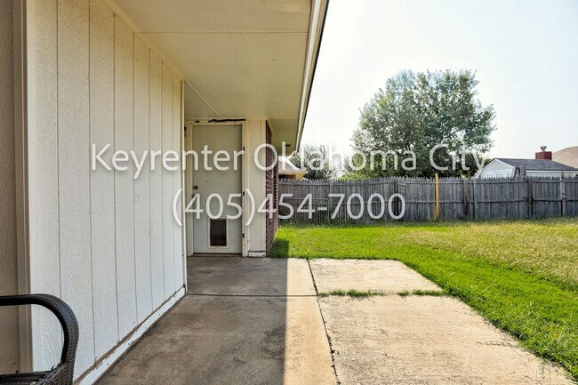 Building Photo - 6016 SE 82nd Pl