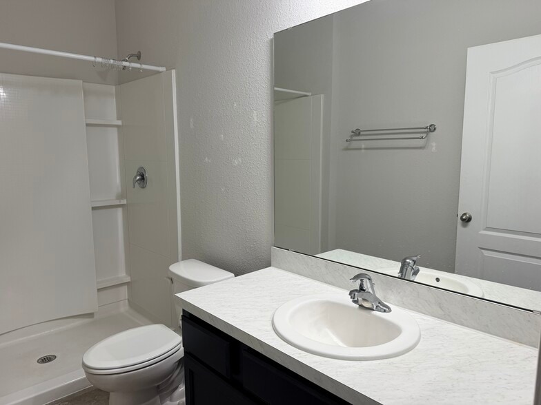 Master Bath - 200 Larkin Place
