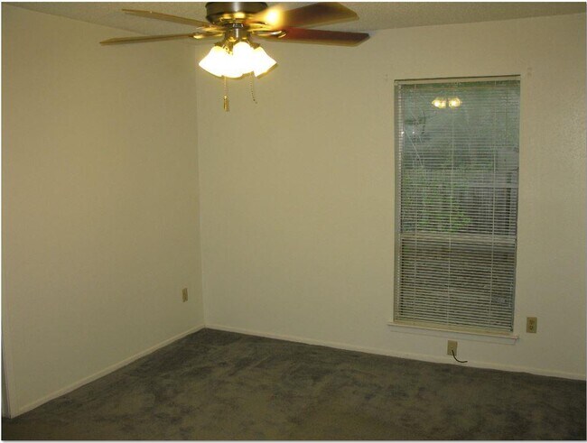 Building Photo - 6900 Hart Ln
