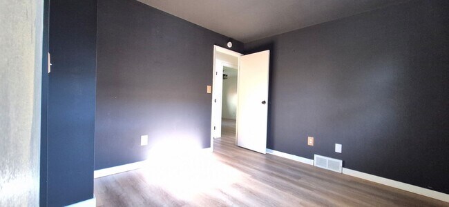 Building Photo - 319 Orchard Dr