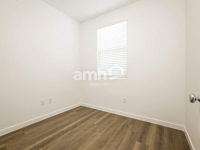 Building Photo - 2398 Dolly Ave