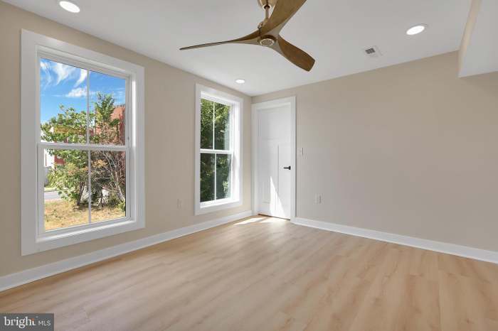 2nd bedroom - 1032 W Franklin St