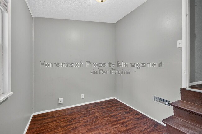 Building Photo - 452 Bluff Dr