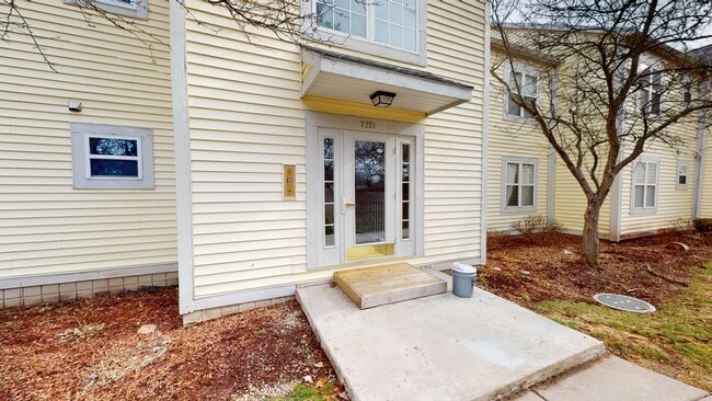 Building Photo - 2221 S Huron Pkwy