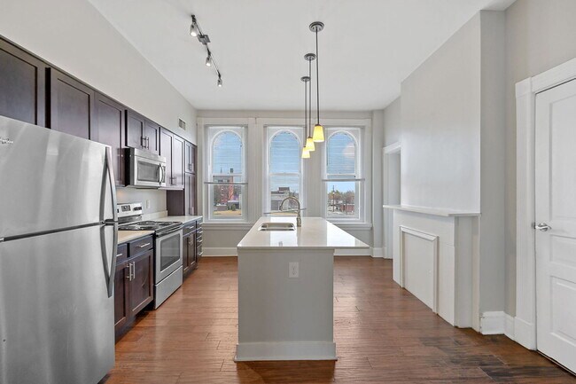 Building Photo - 975 E McMillan St