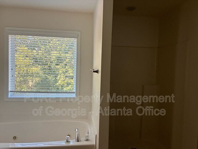 Building Photo - 1424 Saphire Dr