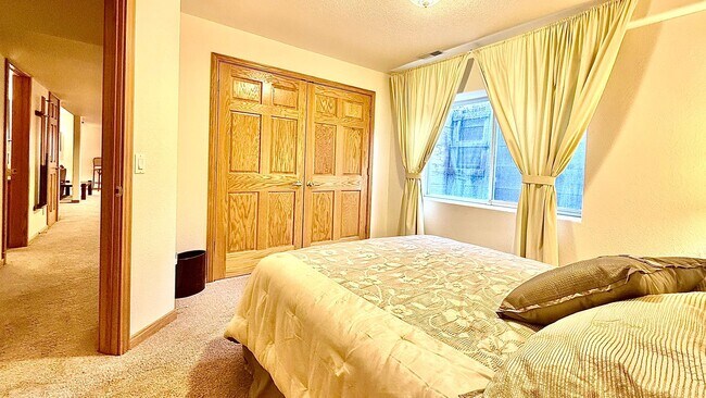 Building Photo - Warm & Spacious Woodmoor Home in a Fantast...