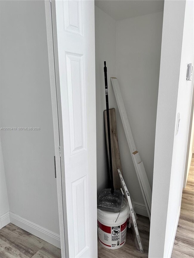 Building Photo - 800 Parkview Dr