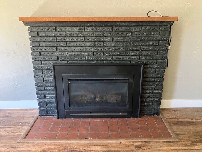 Building Photo - Cozy Three Bedroom Home in South Salem