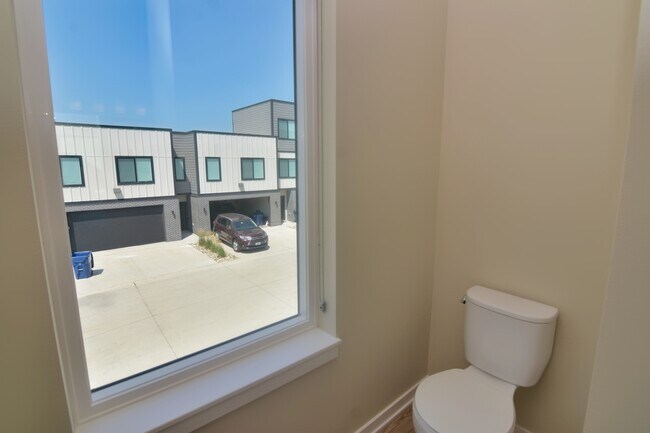 Building Photo - 14 Crosby Park Dr