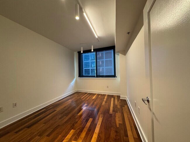 Building Photo - 800 Jackson St