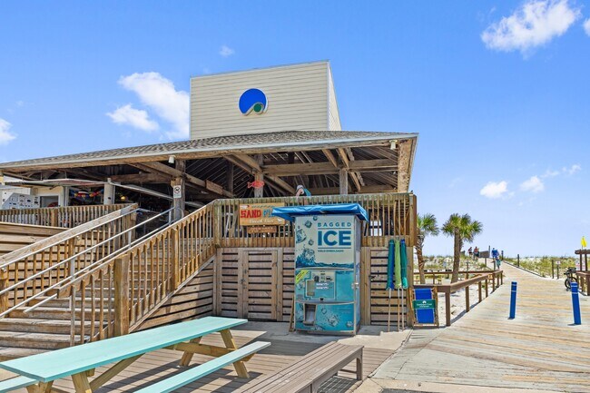 Building Photo - 775 Gulf Shore Dr