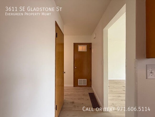 Building Photo - 3611 SE Gladstone St