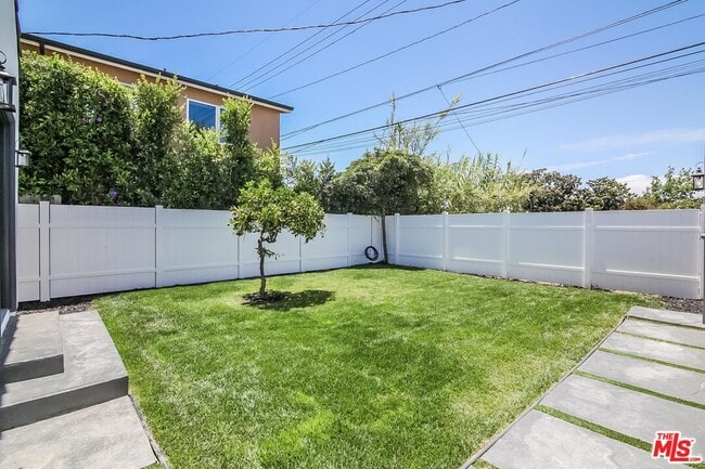 Building Photo - 1239 S Highland Ave