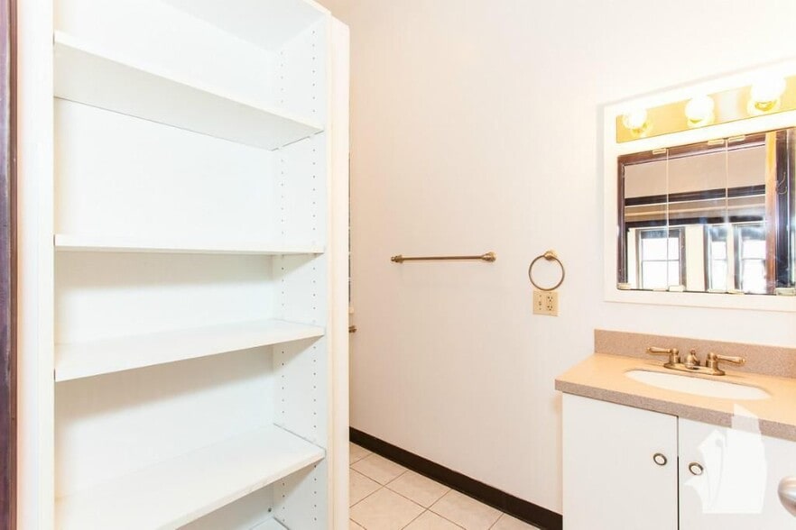 Building Photo - 1813 N Milwaukee Ave