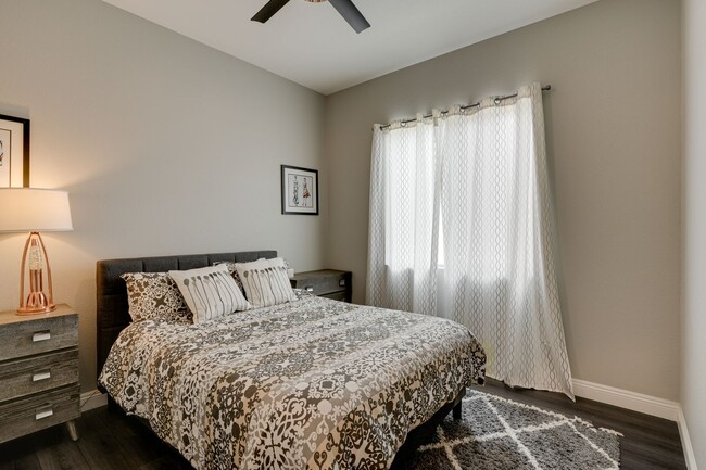 Building Photo - BEAUTIFULLY FULLY FURNISHED 4 BEDROOM 3.5 ...