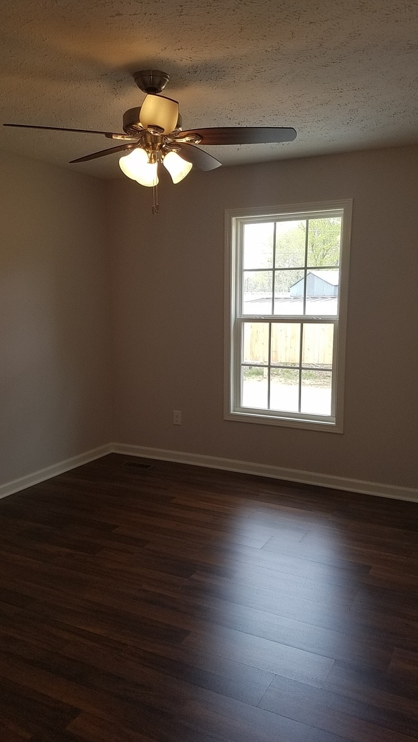 Building Photo - COMING SOON...Gorgeous 3 Bedroom Home Centrally Located in Manchester