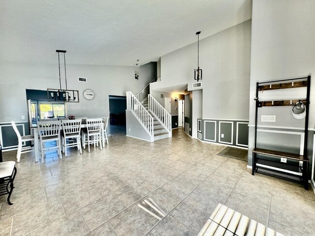 Building Photo - 12768 N Lantern Way