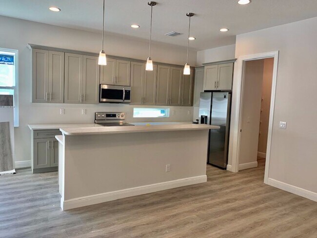 Building Photo - Newer Home waiting for you !