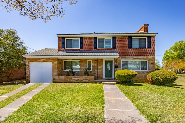 Primary Photo - 913 Bern St