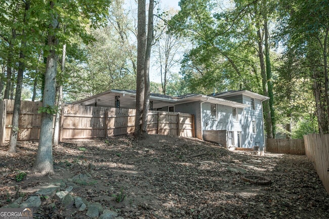 Building Photo - 3823 Kingswood Dr