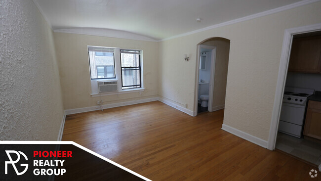 Building Photo - 556 W Arlington Pl
