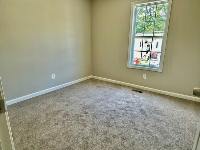 Building Photo - 380 River Trace Dr