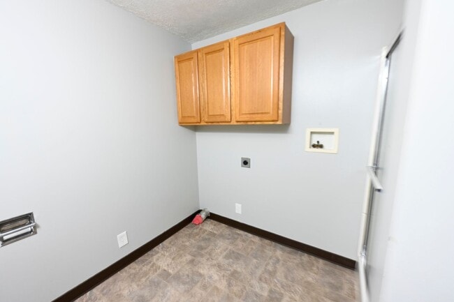 Building Photo - 425 W Cook Rd