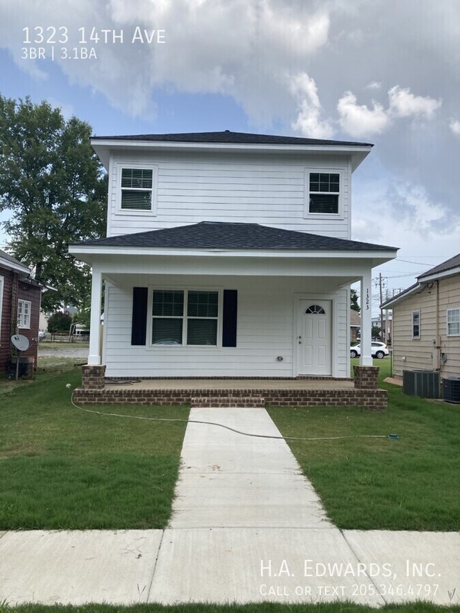 Primary Photo - 1323 14th Ave