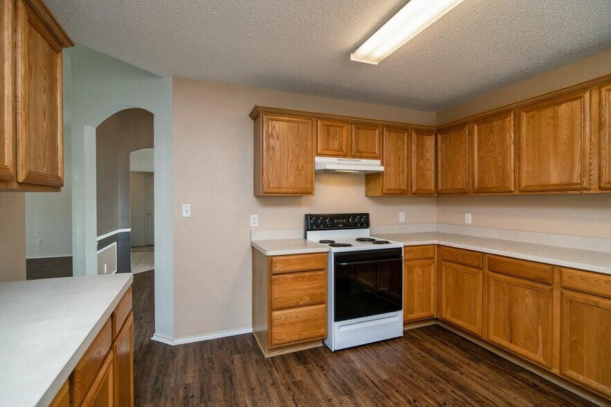 Building Photo - 512 Asbury Dr
