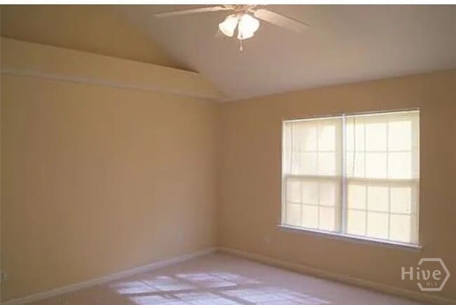 Building Photo - 42 Weslyn Park Dr