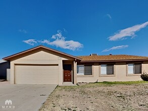 Building Photo - 11110 W Glenrosa Ave