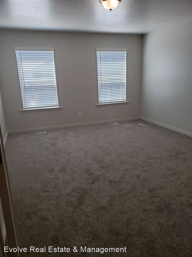 Building Photo - 5 br, 3.5 bath House - 788 N 2560 E
