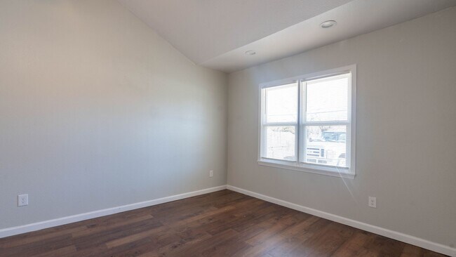 Building Photo - Beautifully remodeled 3/2 in West Tulsa - ...