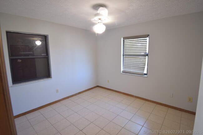 Building Photo - 1102 SW Hibiscus St