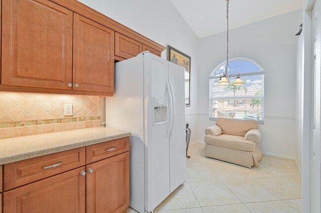 Building Photo - NOW AVAILABLE - Gorgeous Condo in Huntington Lakes!