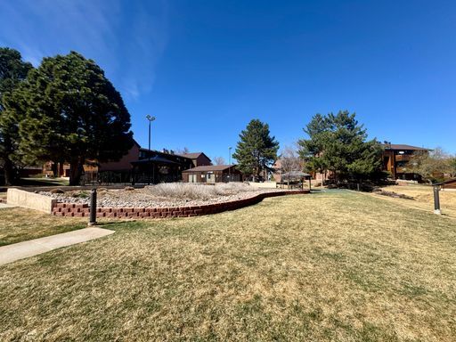 Building Photo - Lovely 1 Bedroom, 1 Bathroom Lakewood Condo! Community POOL!!!