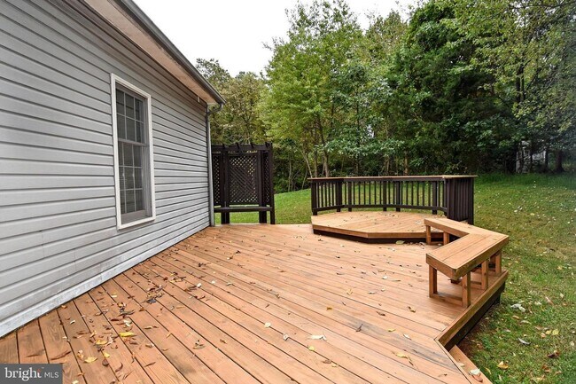 Building Photo - Elegant Brick Colonial on Quiet Cul-de-Sac...
