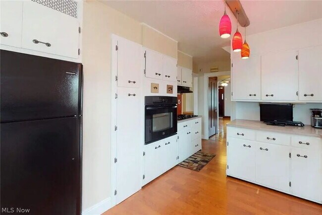 Building Photo - 3549 Bainbridge Rd