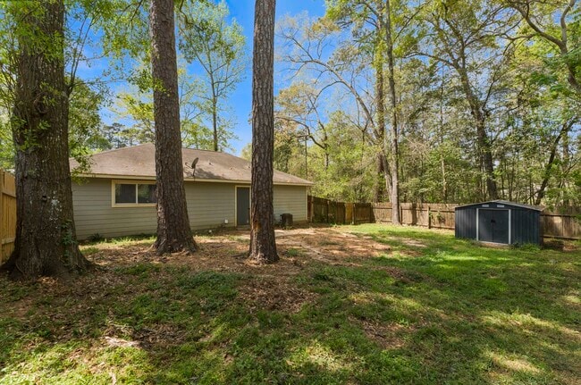 Building Photo - 12322 Royal Lake Dr