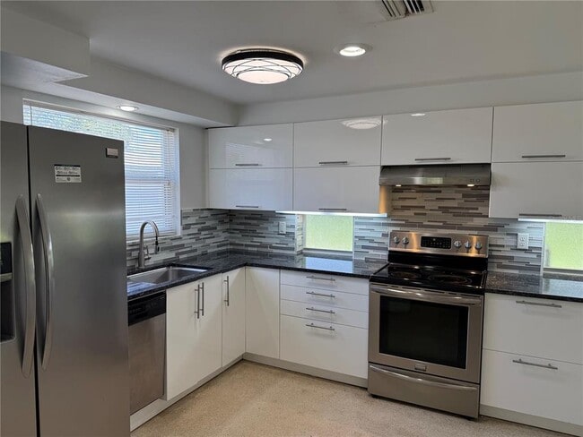 Building Photo - 8735 Dunmore Dr
