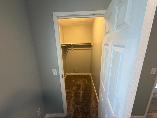 Building Photo - 65 E 600 S