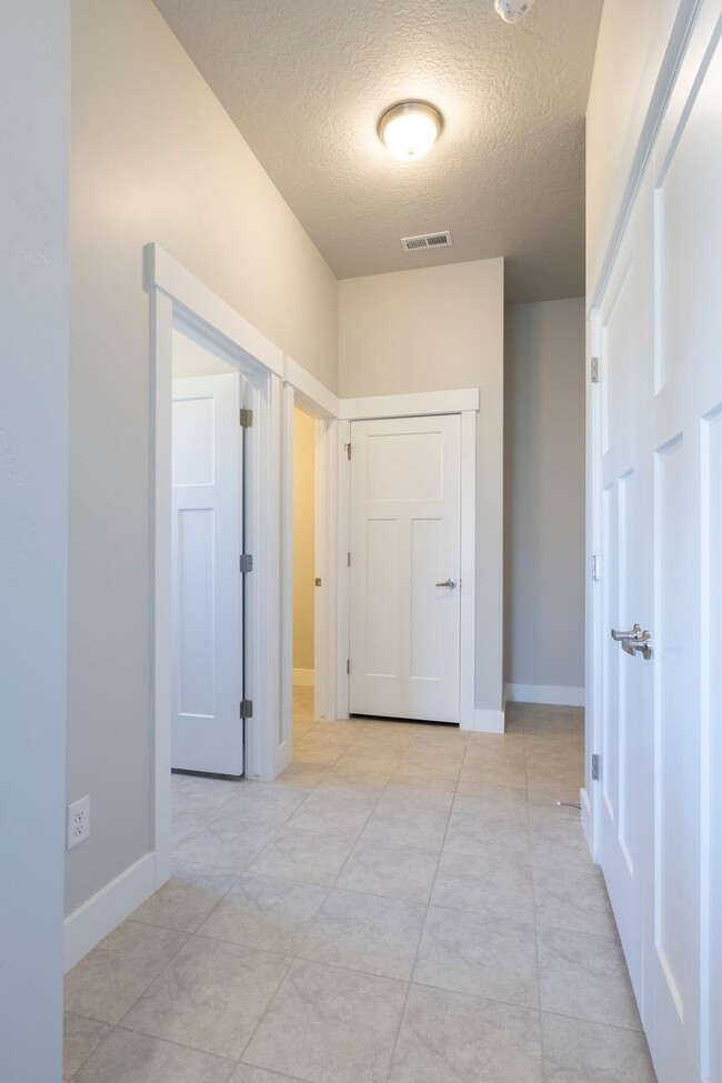 Building Photo - Heber Home in Brookside
