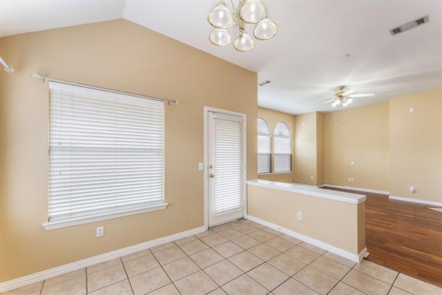 Building Photo - 2832 Bluffview Dr
